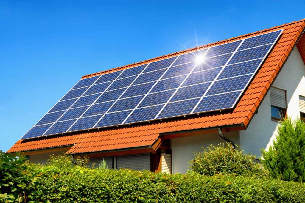 casa con pannelli fotovoltaici